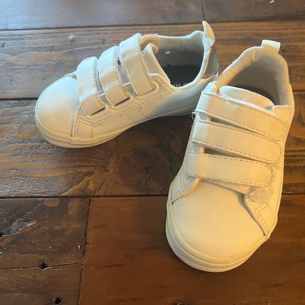 Old Navy Velcro baby sneakers